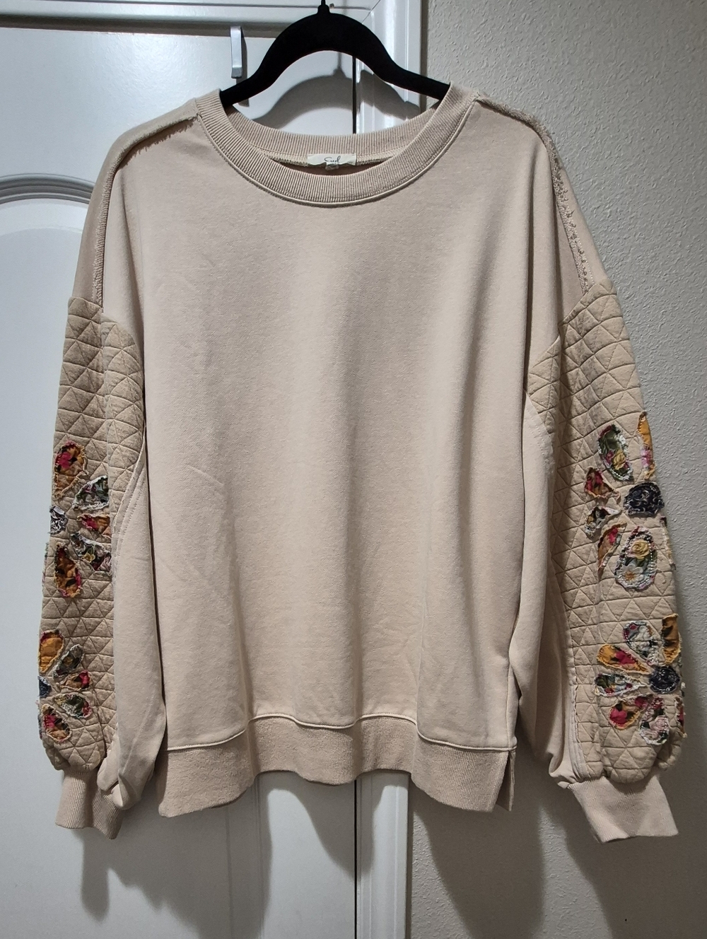 Easel Quilted Sleeve Sweatshirt Boho Floral Applique Oversized Small NWT